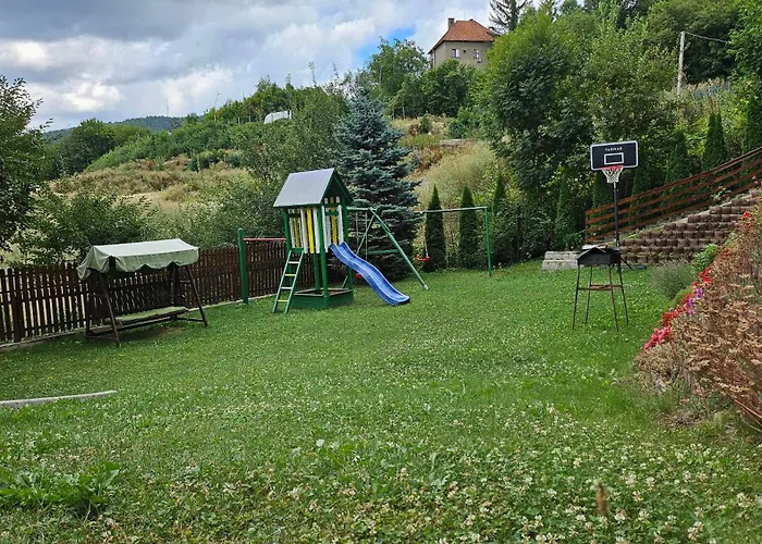 Matei Gazde/Camere de închiriat *